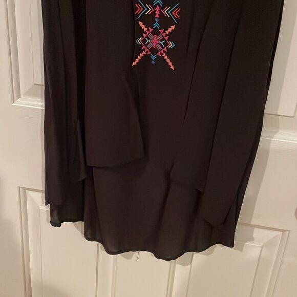 Torrid Aztec-y Flowy top 🌻 - Picture 6 of 9